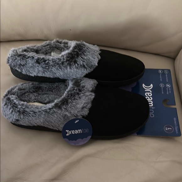 Dreamtoe Women's Black Slippers - Picture 5 of 5